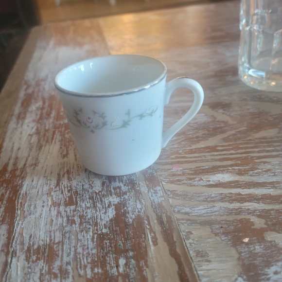 #309***SHEFFIELD "ELEGANCE" CUP Fine China #502 T T Made in Japan and Beautiful - Picture 1 of 2